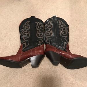 Women’s Cowboy Boots Size 8